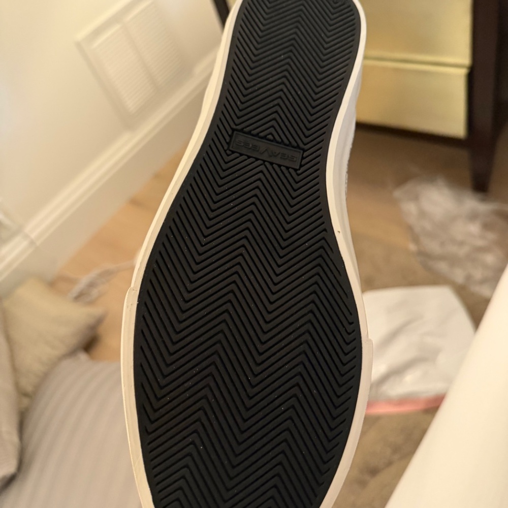 NEW IN BOX SeaVees Slip-ons - Picture 6 of 6